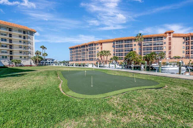 Building Photo - 2871 N Ocean Blvd