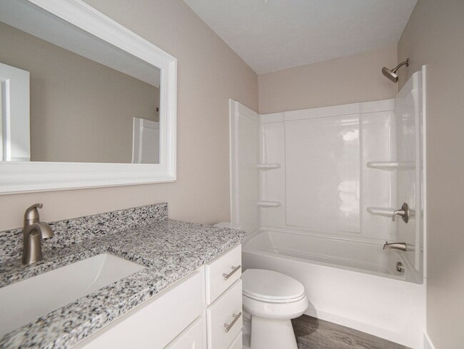 Building Photo - 556/558 Quarterline