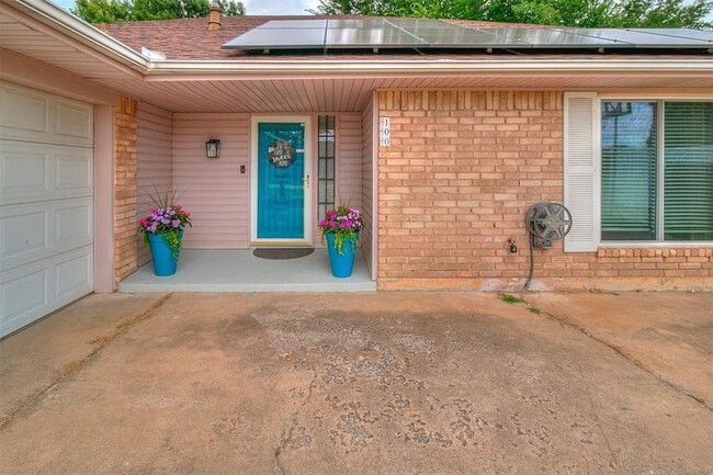 Building Photo - 100 3 Oaks Dr