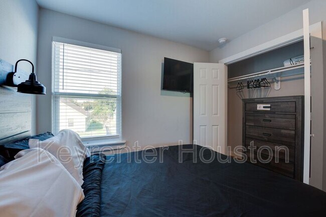 Building Photo - 7954 Sayers St