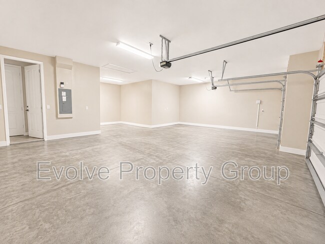 Building Photo - 231 Flach Dr