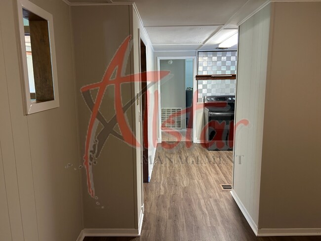 Building Photo - 3464 Red Banks Rd S