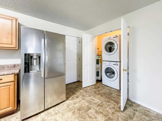 Building Photo - 8921 Camshire Cir