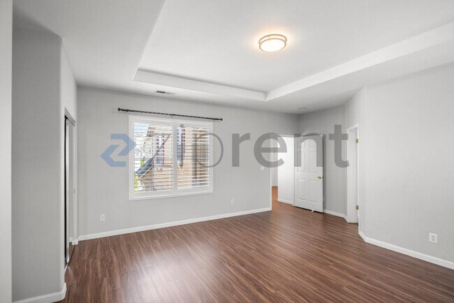 Building Photo - Unit