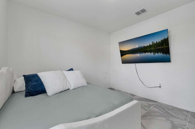 Building Photo - Modern 4-Bedroom Home– Built in 2023 | $2,450/month