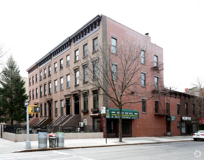 Building Photo - 407-415 Court St
