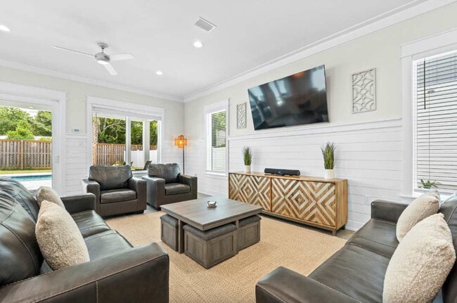 Building Photo - 322 E Lakeshore Dr