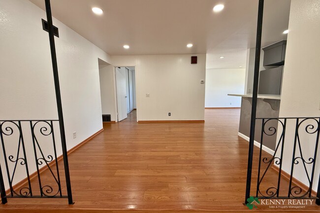 Building Photo - Large 4 Bedroom, 2 Bathroom Home with 2 Car Garage