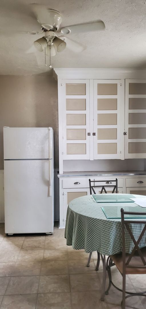 Building Photo - 1147 W 22nd St