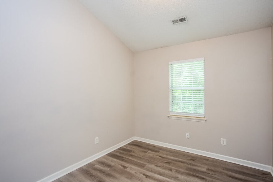 Building Photo - 8908 Chesham Dr