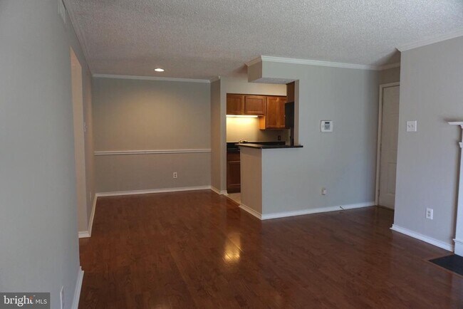 Building Photo - 1527 Lincoln Way