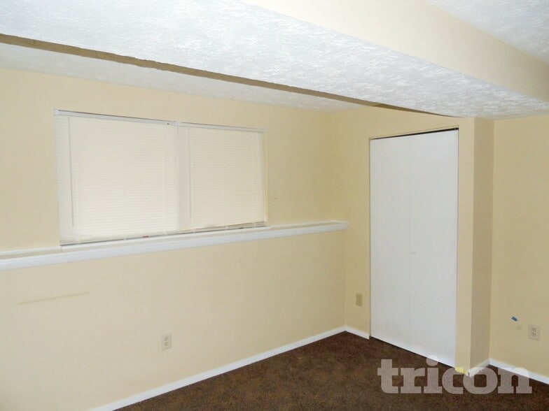 Building Photo - 6126 Raintree Bend