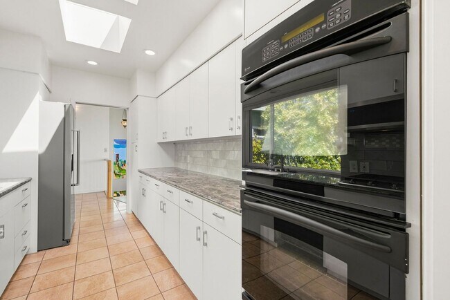 Building Photo - 45 Graystone Terrace