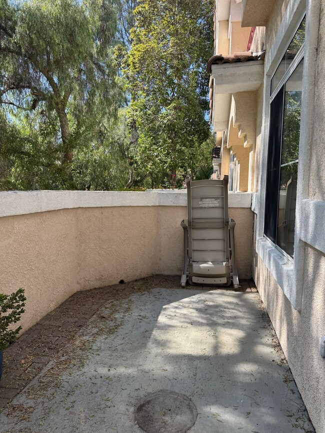 Building Photo - 3 bedroom and 2.5 bath lovely home