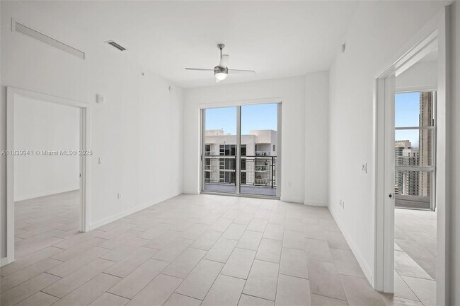 Building Photo - 2150 N Bayshore Dr