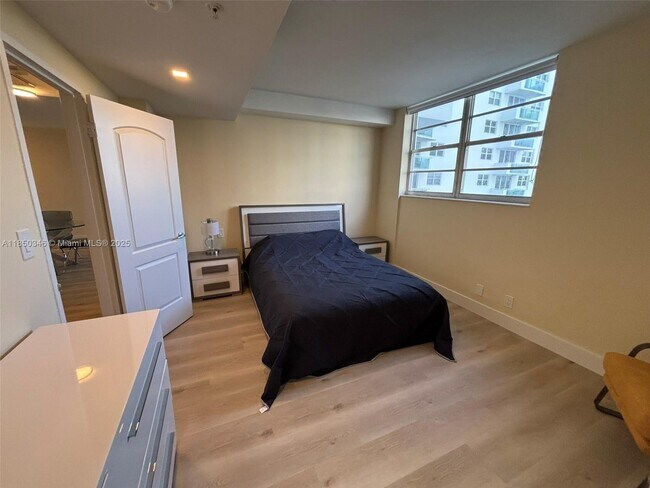 Building Photo - 3001 S Ocean Dr