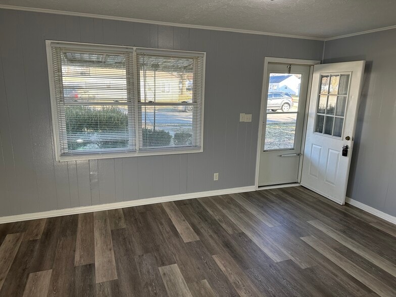 Building Photo - 2800 Darby Ln