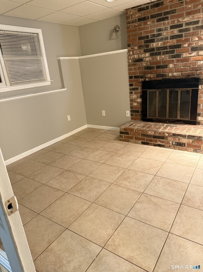 Building Photo - 65 Hitchcock Dr