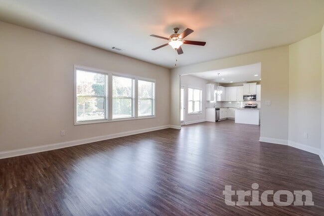 Building Photo - 4203 Bella View Dr