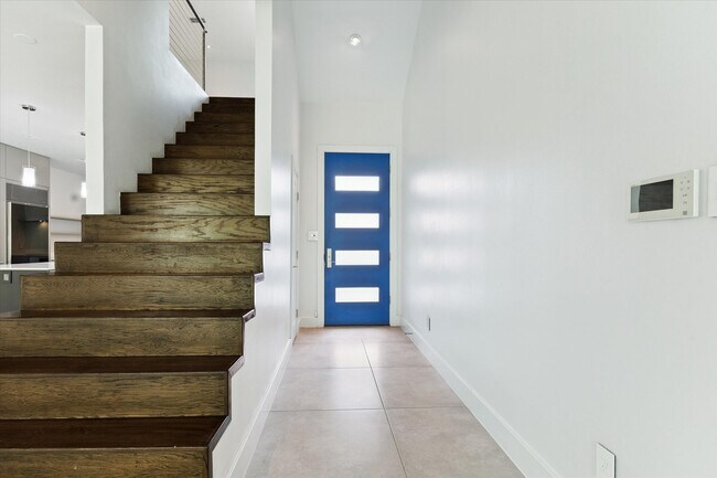 Building Photo - 1222 Marconi St