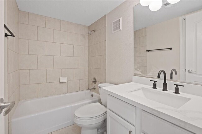 Building Photo - 669 Oakmont Ave