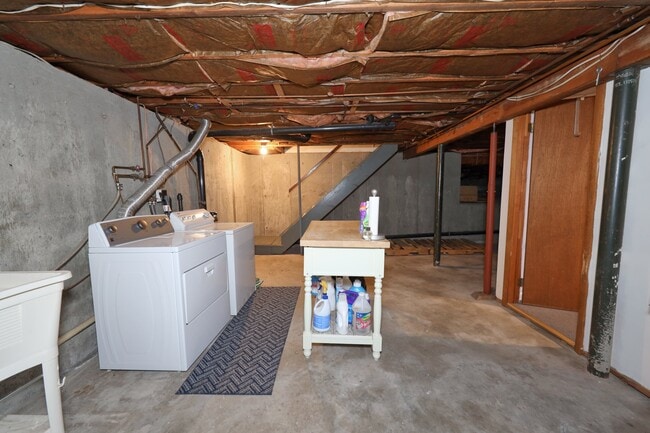 Building Photo - 138 Wildwood Cir