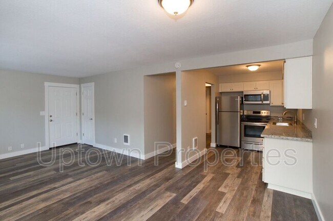 Building Photo - 2602 NE Lombard St