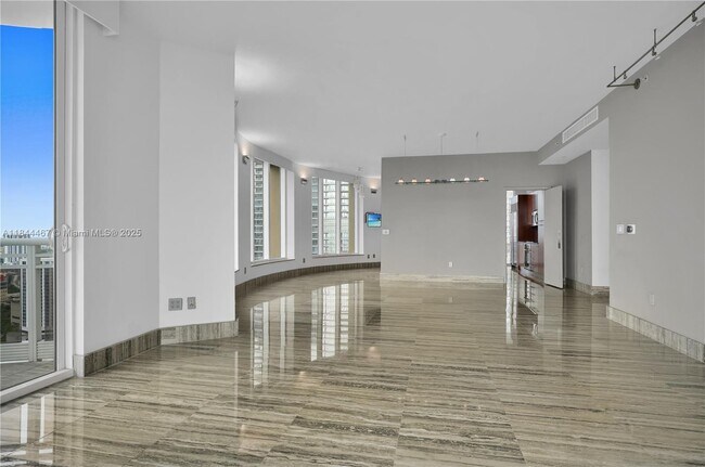 Building Photo - 901 Brickell Key Blvd