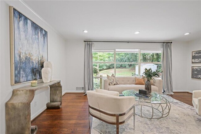 Building Photo - 2800 Mornington Dr NW