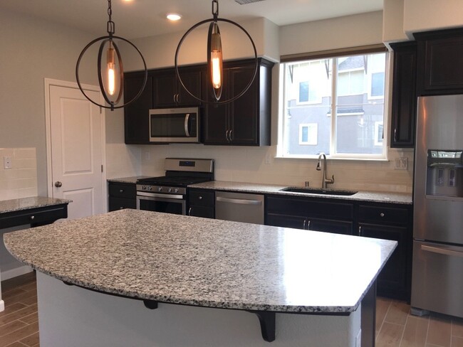 Building Photo - NW Reno Luxury End Unit Townhouse - On the...