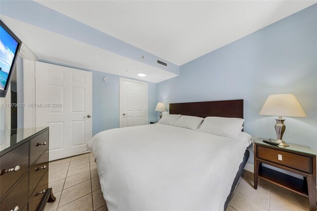 Building Photo - 2951 S Bayshore Dr