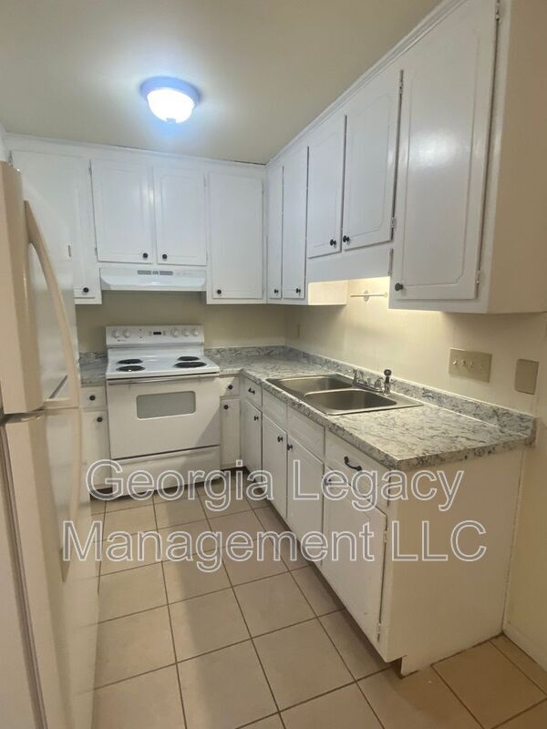 Building Photo - 272 Lawrenceville St