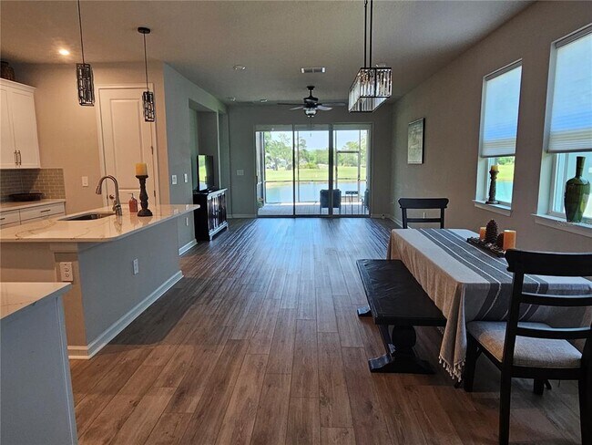 Building Photo - 3776 Maxwell Park Dr