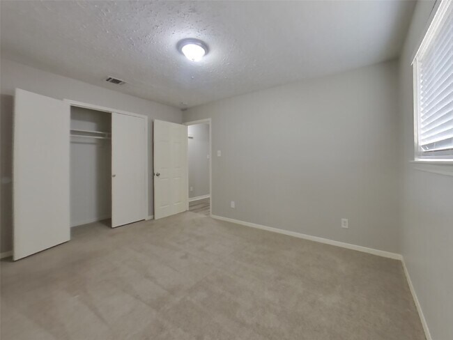 Building Photo - 22510 Braken Carter Ln