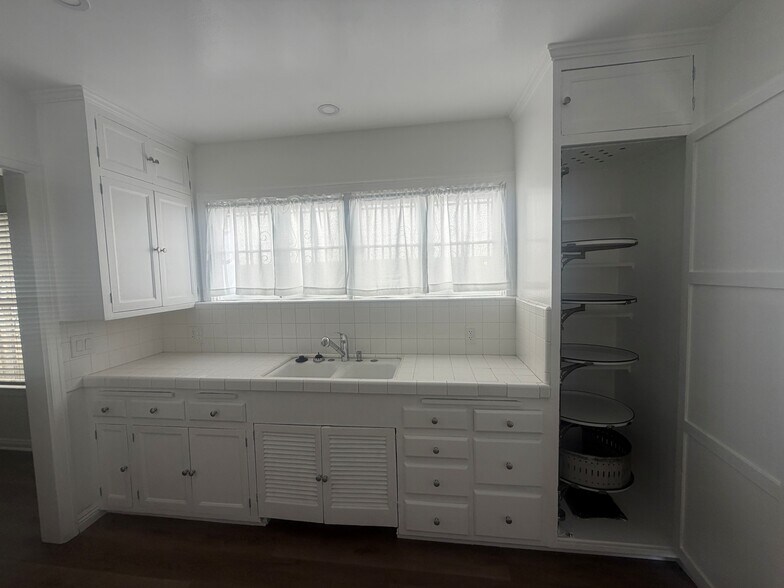 Kitchen - 3645 Monon St