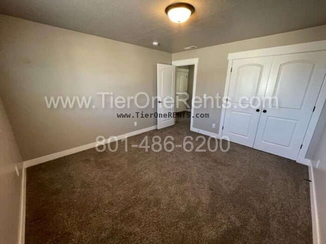 Building Photo - No deposit option for qualified renters