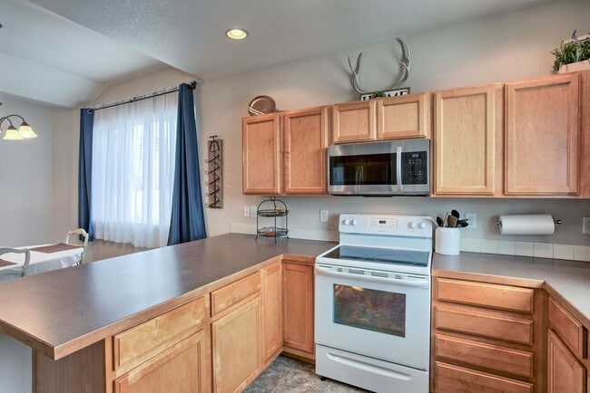 Building Photo - 3 Bedroom 2 1/2 Bath Split Level in Johnstown