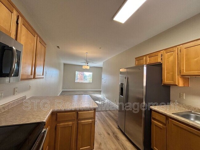 Building Photo - 700 N Main St