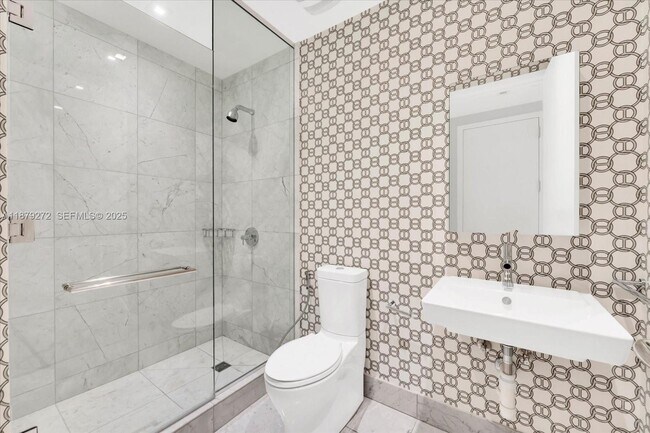 Building Photo - 16901 Collins Ave