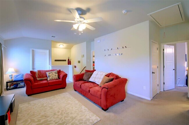 Building Photo - 5501 Bradford Pear Ln