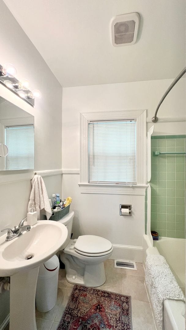 Building Photo - 4 bedroom home for 4 or 3 people (one bloc...