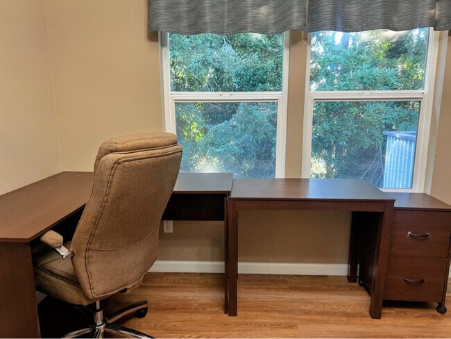 Building Photo - 723 N 8th St