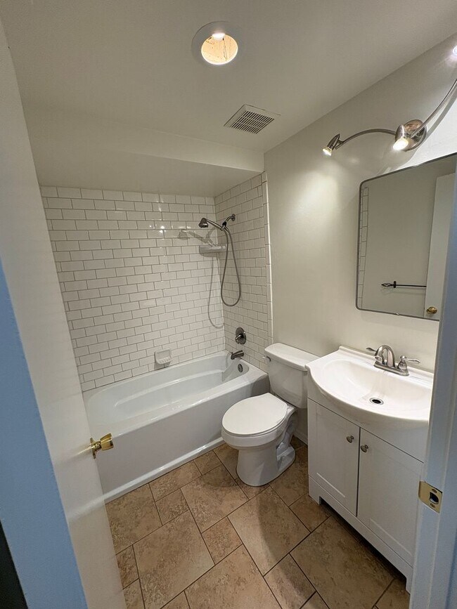 Building Photo - 217 Gridley Rd