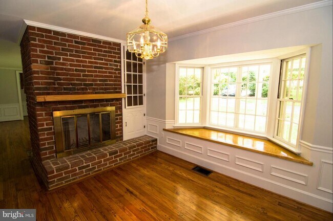 Building Photo - 6638 Holland St