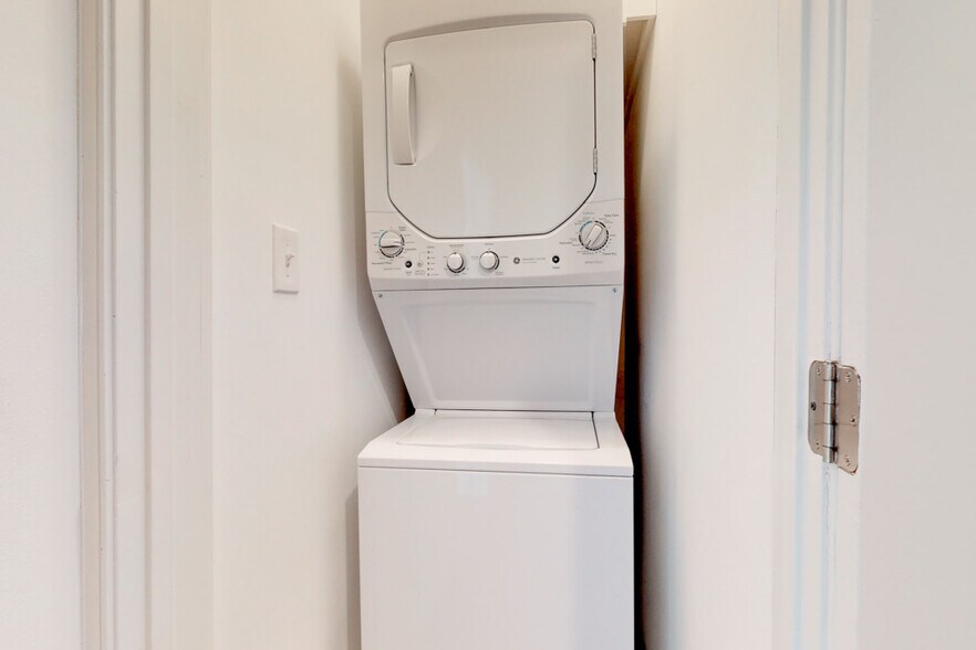 Building Photo - 1711 Latrobe St