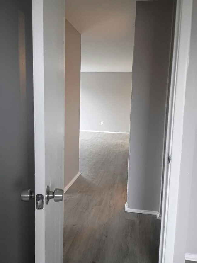 Building Photo - 13430 Euclid Ave