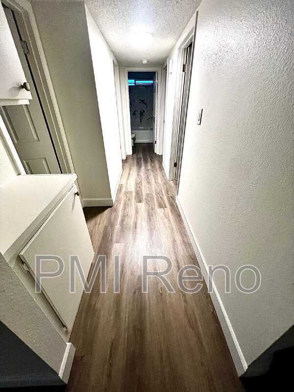 Building Photo - 812 Glen Molly Dr