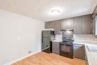 Building Photo - 2628 Candler Woods Dr