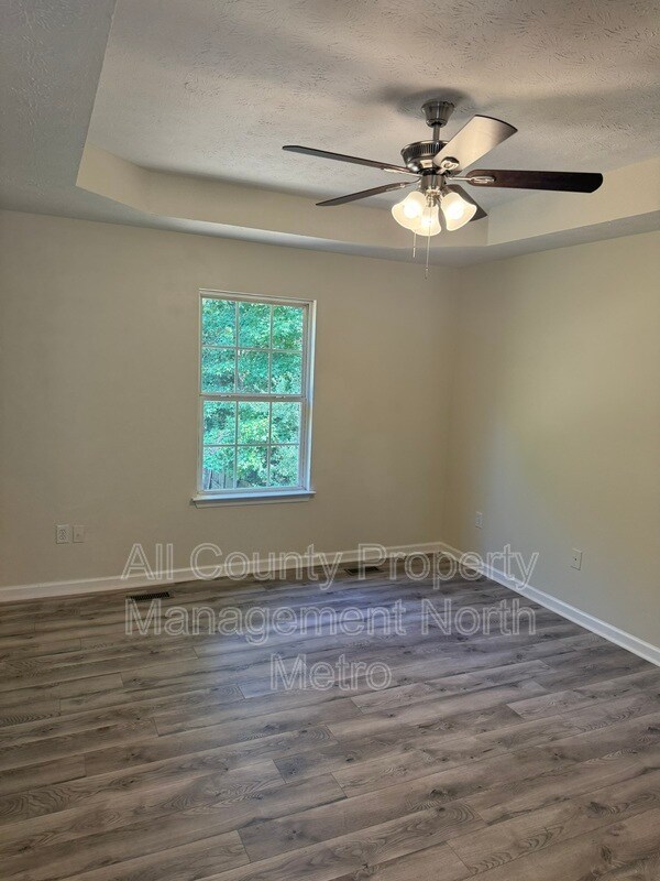 Building Photo - 170 S Barbara Ln