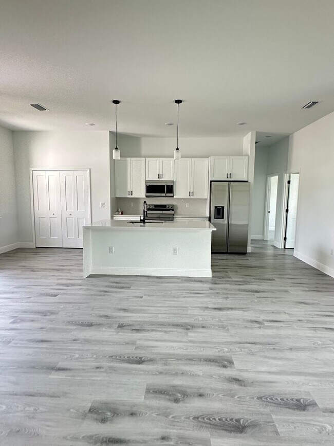 Building Photo - 13015 SW 76th Ct
